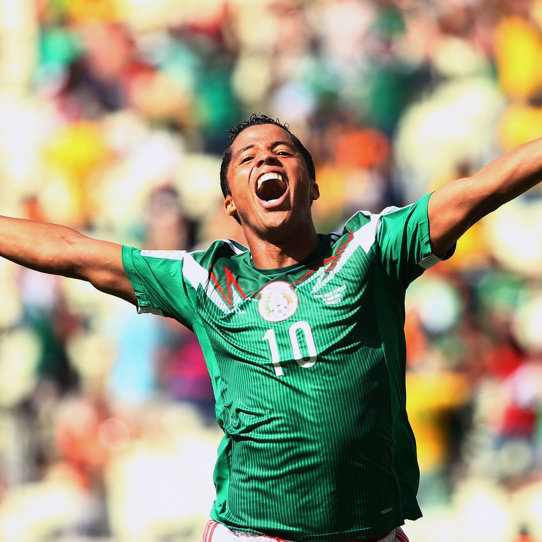 Giovani dos Santos con la playera de la Selección Mexicana en el Mundial de 2014